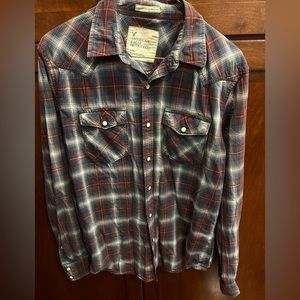 Men’s American Eagle plaid button up shirt - Medium